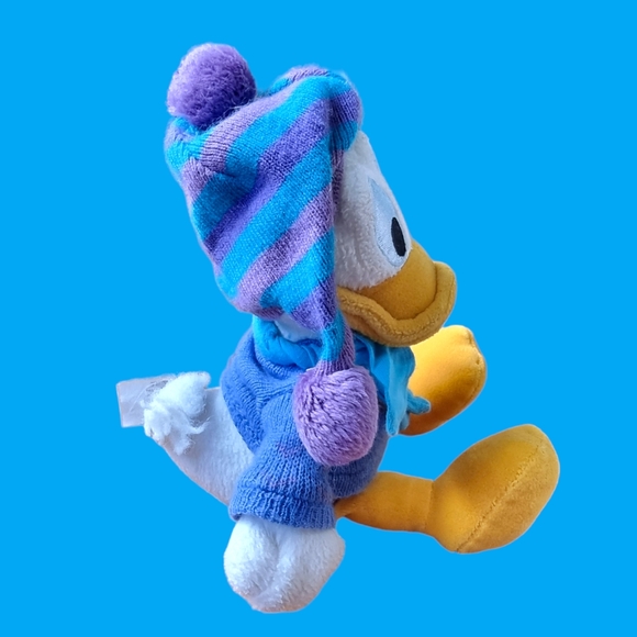 Vtg Sweater Donald Duck Plushie Disney Store 10" & Bonus Donald Magnet - Picture 2 of 7